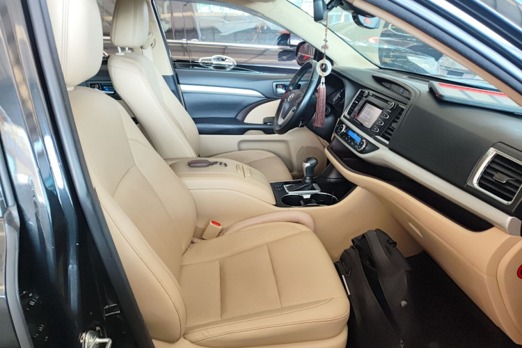 丰田 汉兰达 2018款 2.0T 四驱豪华版 7座 国V局部细节41