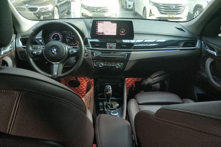 宝马X1 2020款 sDrive20Li 尊享型中控内饰7002