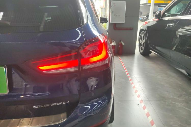 宝马X1 2020款 sDrive25Li 领先型车身外观9