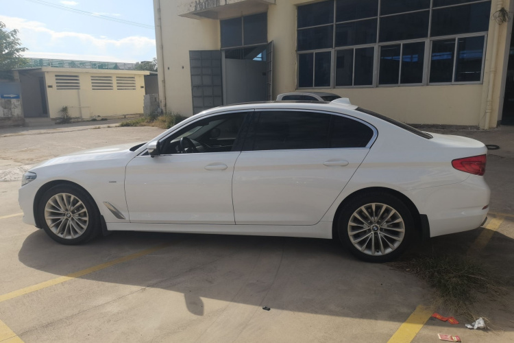 宝马5系 2018款 改款 530Li 领先型 豪华套装车身外观4