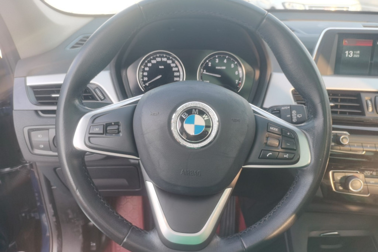 宝马X1 2019款 sDrive18Li 时尚型中控内饰13