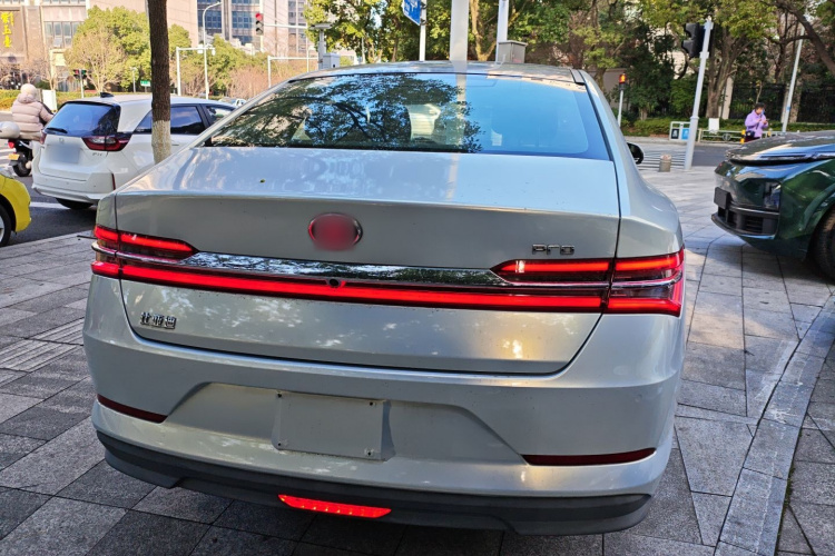 比亚迪 秦Pro 2020款 超越版 1.5TI 自动旗舰型车身外观6