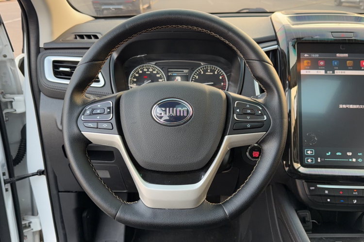 SWM斯威汽车 SWM斯威X7 2016款 1.5T 手动豪华型 7座局部细节13
