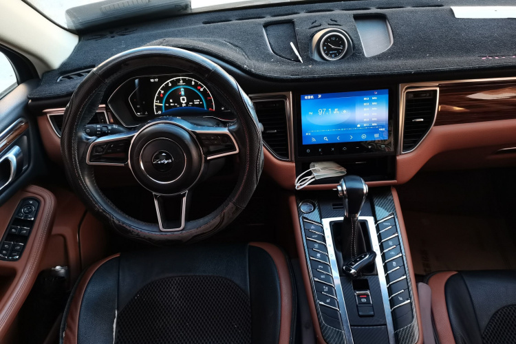 众泰SR9 2017款 2.0T 自动极致之梦版中控内饰13