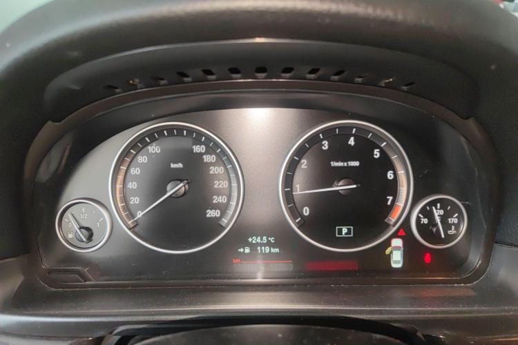 宝马5系 2014款 525Li 领先型中控内饰14