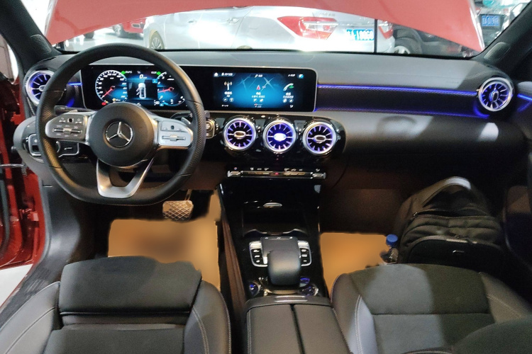 奔驰A级 2019款 改款 A 200 L 运动轿车中控内饰7002