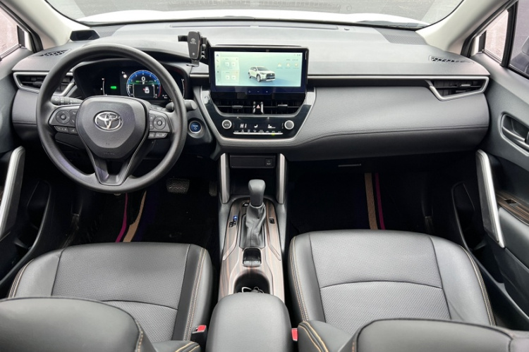 丰田 卡罗拉锐放 2023款 双擎 2.0L 先锋版中控内饰7001