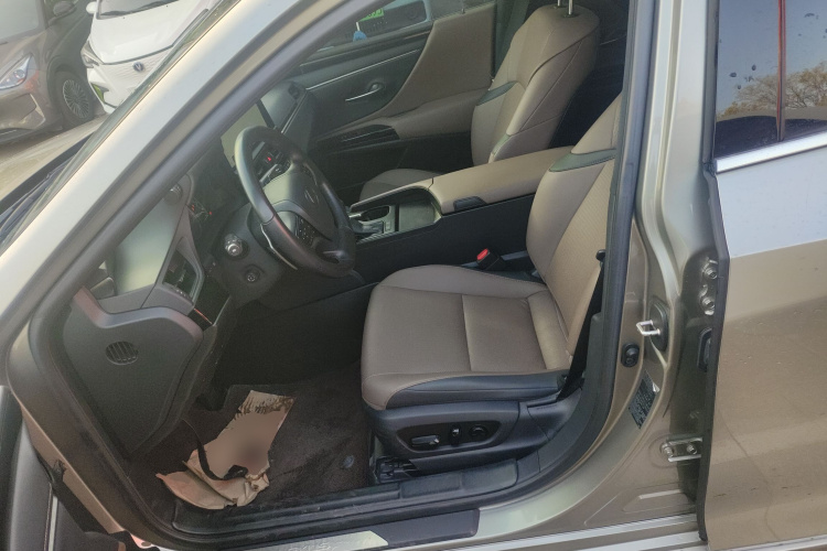 雷克萨斯ES 2022款 200 卓越版中控内饰19