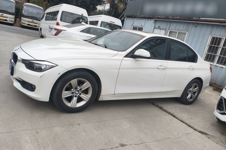 宝马3系 2014款 320i 进取型车身外观4