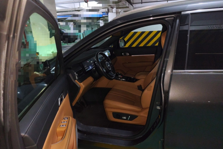 理想汽车 理想ONE 2020款 增程6座版中控内饰7003