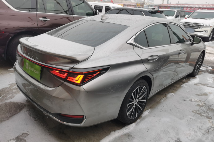 雷克萨斯ES 2025款 300h 臻享版车身外观7