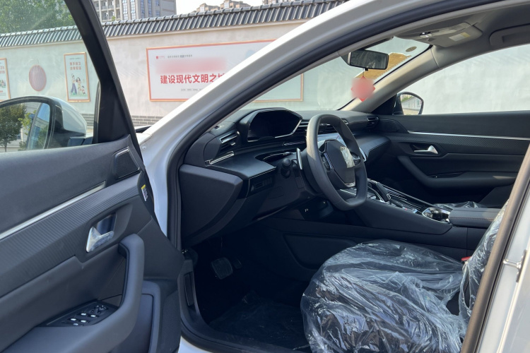 标致508 2022款 改款 508L 360THP PureTech 先锋版中控内饰7002