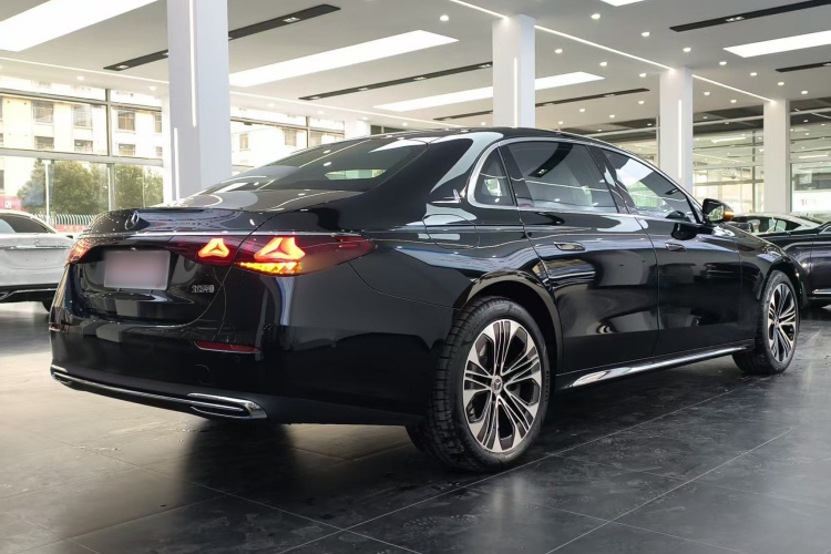 奔驰E级新能源 2024款 E 350 e L 插电式混合动力运动轿车车身外观6004