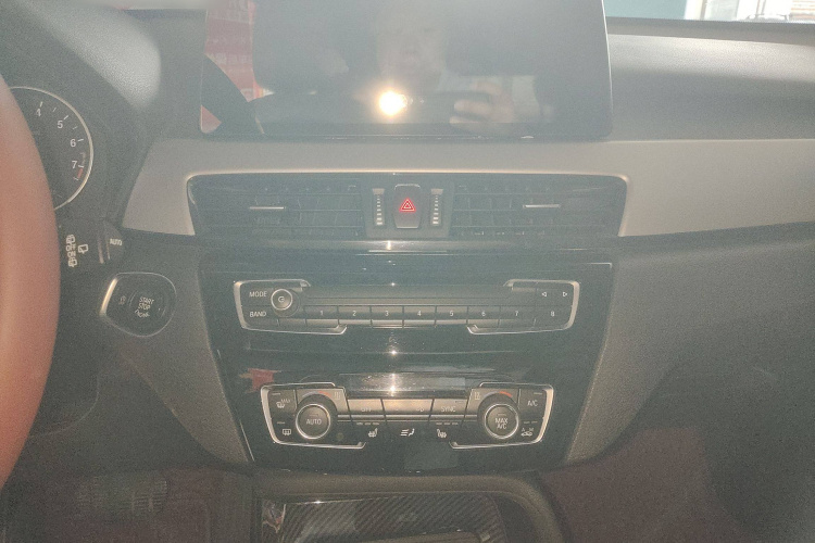 宝马X1 2018款 sDrive18Li 时尚型局部细节9004