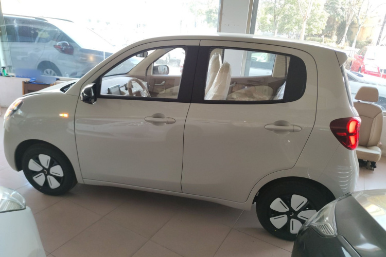 五菱汽车 宏光MINIEV 2025款 四门版 进阶款车身外观4