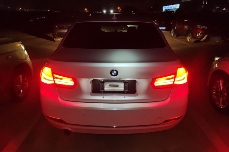 宝马3系 2016款 320Li 时尚型车身外观6