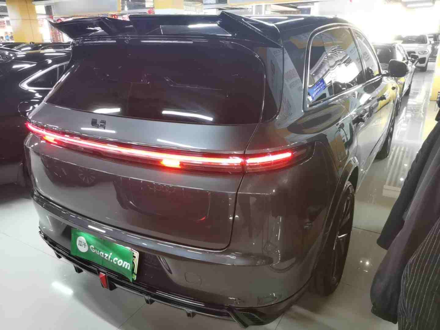 车辆右后45度外观展示