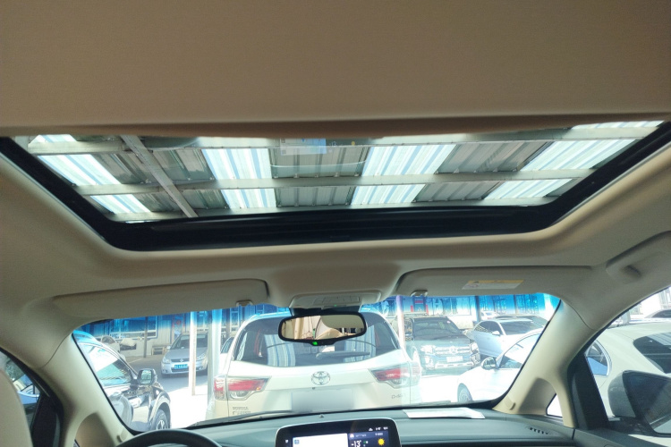 别克GL8 2023款 改款 陆上公务舱 豪华型中控内饰22