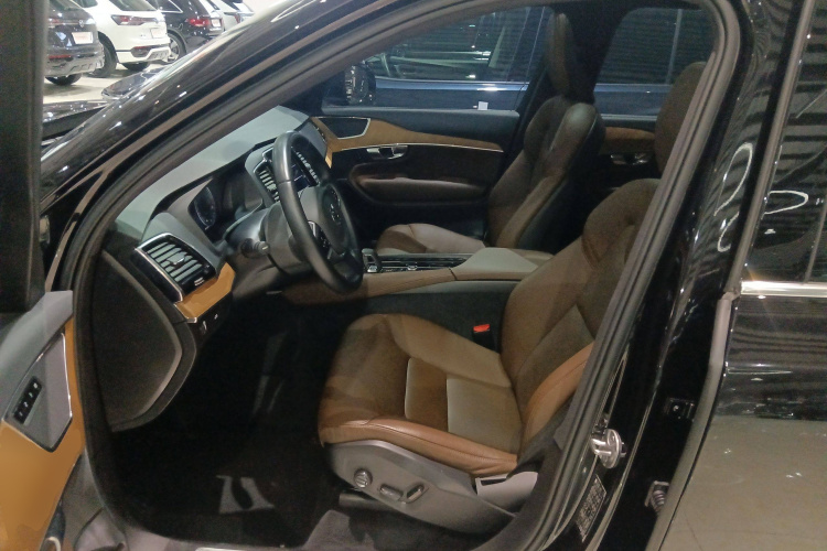 沃尔沃XC90 2022款 B6 智逸豪华版 7座中控内饰19