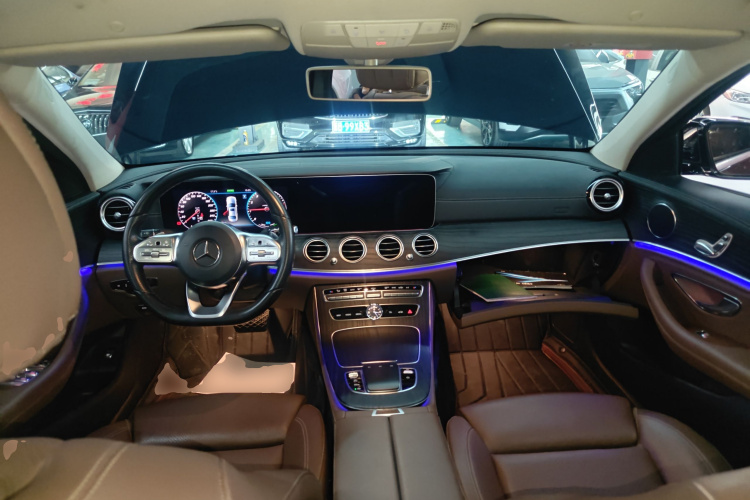 奔驰E级 2019款 E 260 L 运动型中控内饰7002