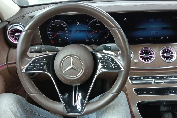 奔驰E级 2022款 改款 E 300 L 豪华型中控内饰13