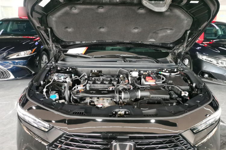 本田 雅阁 2023款 260TURBO 智享版机舱底盘24