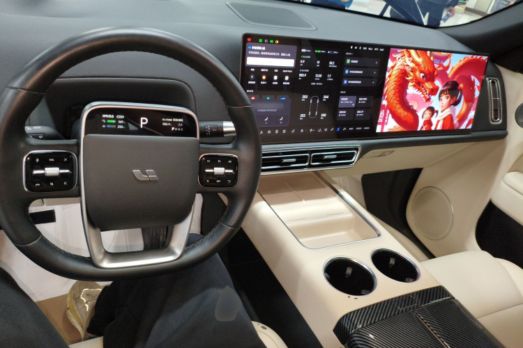 理想汽车 理想L9 2022款 Max中控内饰7002