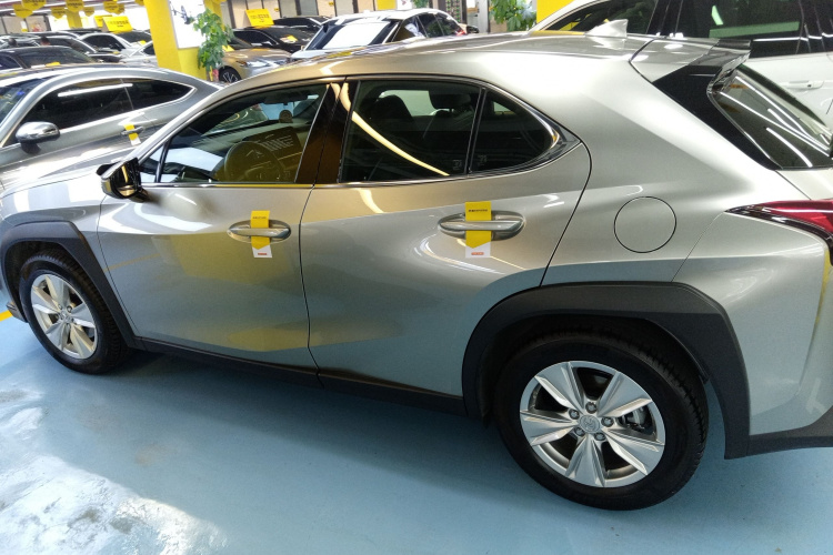 雷克萨斯UX 2022款 260h 探·趣版车身外观6003