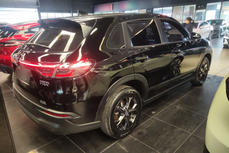 本田HR-V 2023款 240TURBO 劲睿版车身外观7