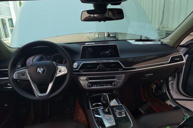 宝马7系 2017款 730Li 领先型中控内饰12