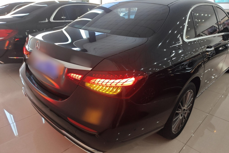 奔驰E级 2021款 改款 E 260 L 4MATIC车身外观6