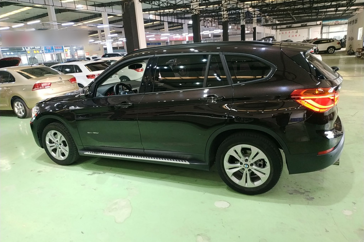 宝马X1 2016款 sDrive18Li 尊享型车身外观4