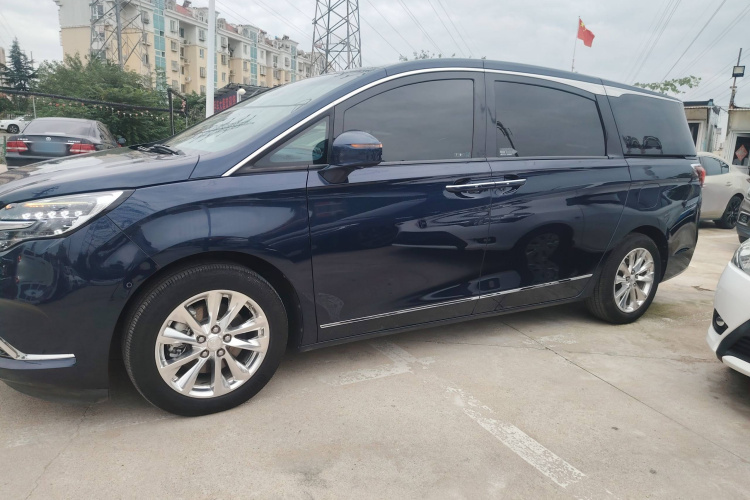 别克GL8 2020款 Avenir艾维亚 四座尊礼版车身外观4