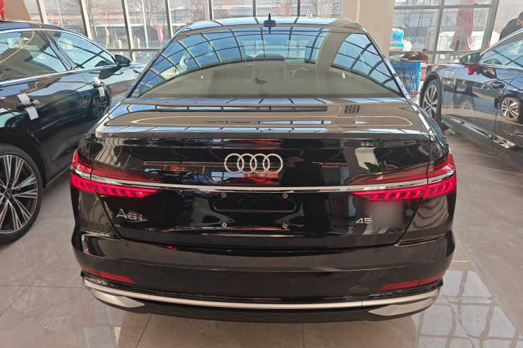 奥迪A6L 2026款 45 TFSI quattro 臻选动感型车身外观6