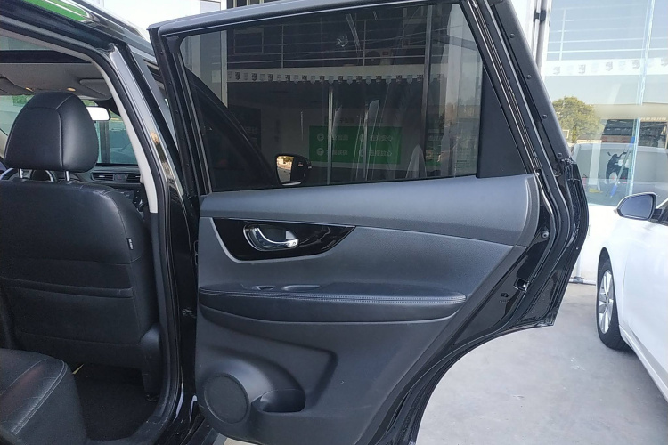 日产 奇骏 2020款 2.0L XL Premium CVT 2WD智联尊享版中控内饰45