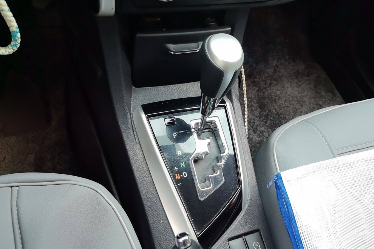 丰田 卡罗拉 2017款 改款 1.2T S-CVT GL-i局部细节18