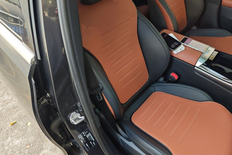 奔驰C级 2022款 改款 C 200 L 运动版局部细节41