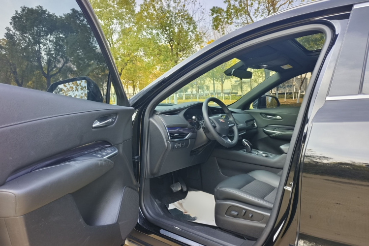 凯迪拉克XT4 2021款 28T 两驱技术型中控内饰7001