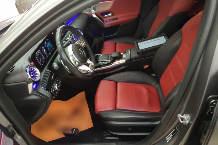 奔驰A级AMG 2022款 AMG A 35 L 4MATIC中控内饰19