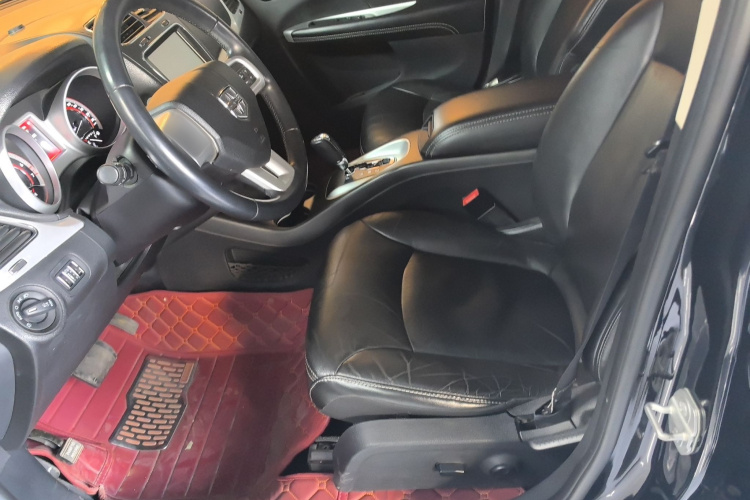 道奇 酷威 2013款 2.4L 两驱尊尚版中控内饰19