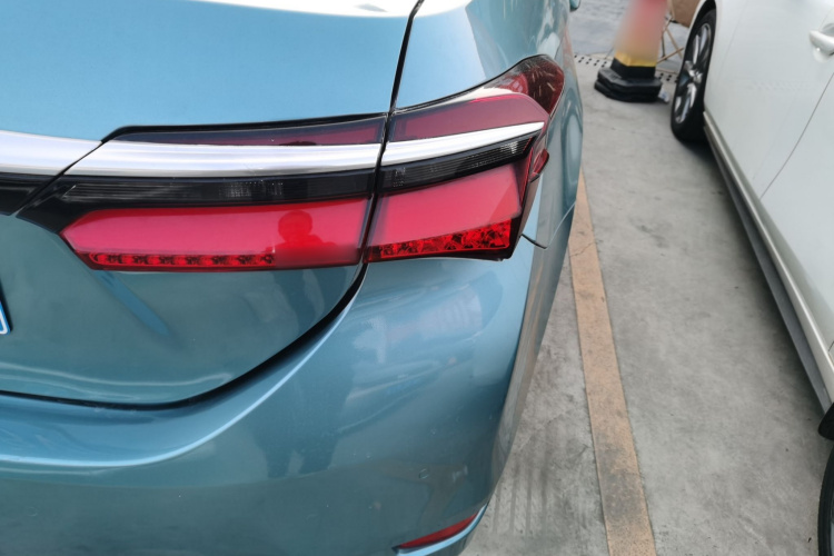 丰田 卡罗拉 2017款 改款双擎 1.8L E-CVT精英版车身外观9