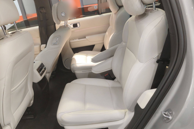 理想汽车 理想L8 2023款 Pro中控内饰7004