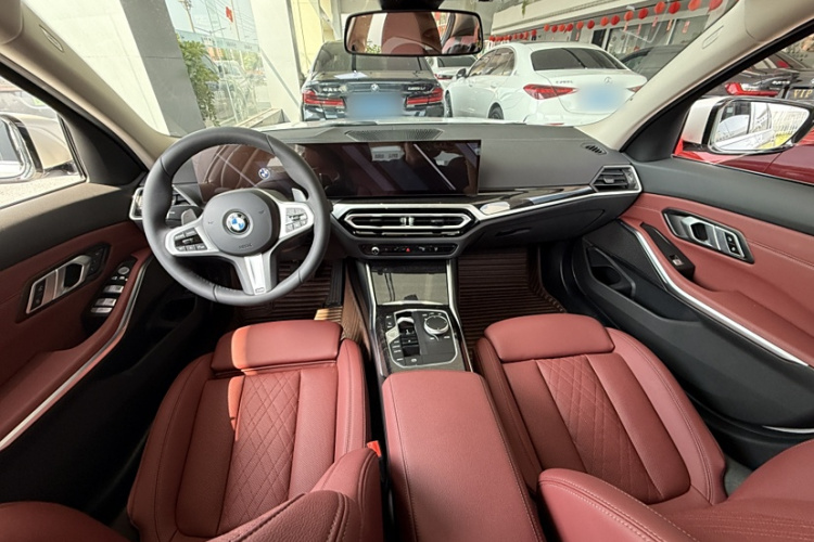 宝马3系 2024款 325Li M运动套装中控内饰7001