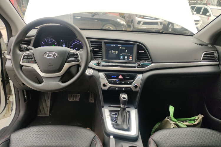 现代 领动 2016款 1.6L 自动智炫·精英型中控内饰12