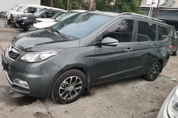 长安凯程 长安欧尚A600 2016款 1.5L 手动豪华型7座车身外观4