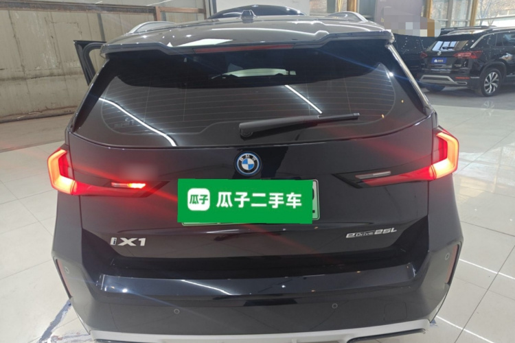 宝马iX1 2023款 eDrive25L M运动套装车身外观6