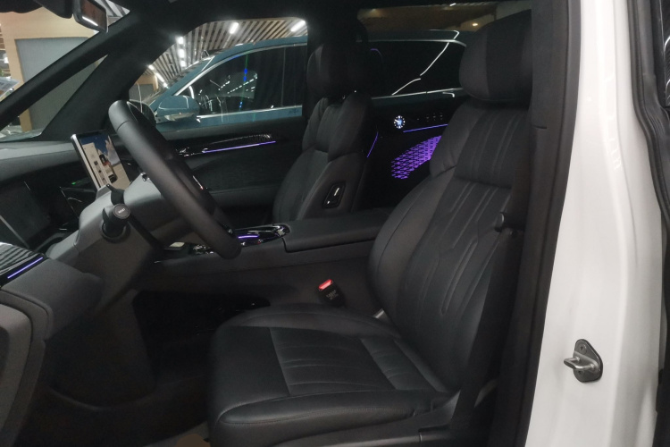 极氪009 2022款 改款 WE版中控内饰19