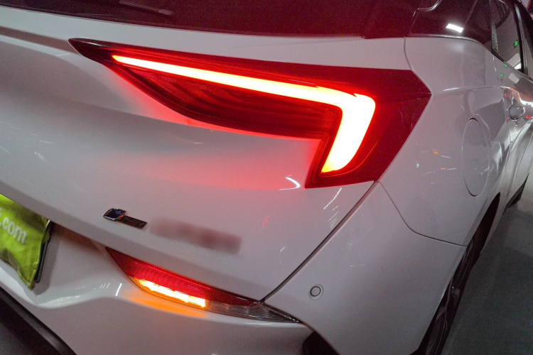 别克 微蓝6 2022款 插电混动 互联智享型车身外观9