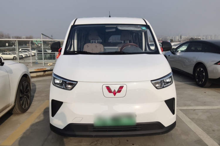 五菱汽车 五菱扬光 2025款 400km 客车版舒适型车身外观2