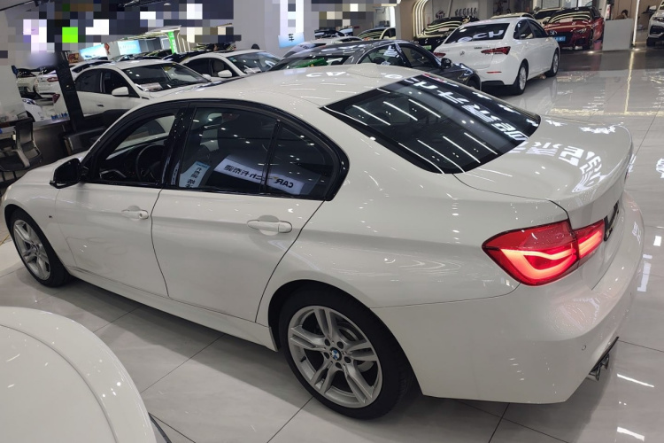 宝马3系 2017款 320i M运动型车身外观4